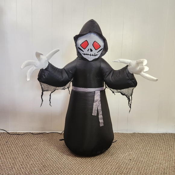 Gemmy Inflatable Blow Up Scary Halloween Reaper Figure Automatic Electric Blower - Picture 2 of 13